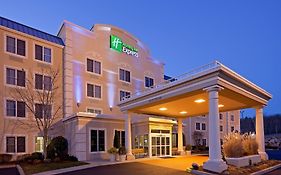 Holiday Inn Express Milford Massachusetts 3*